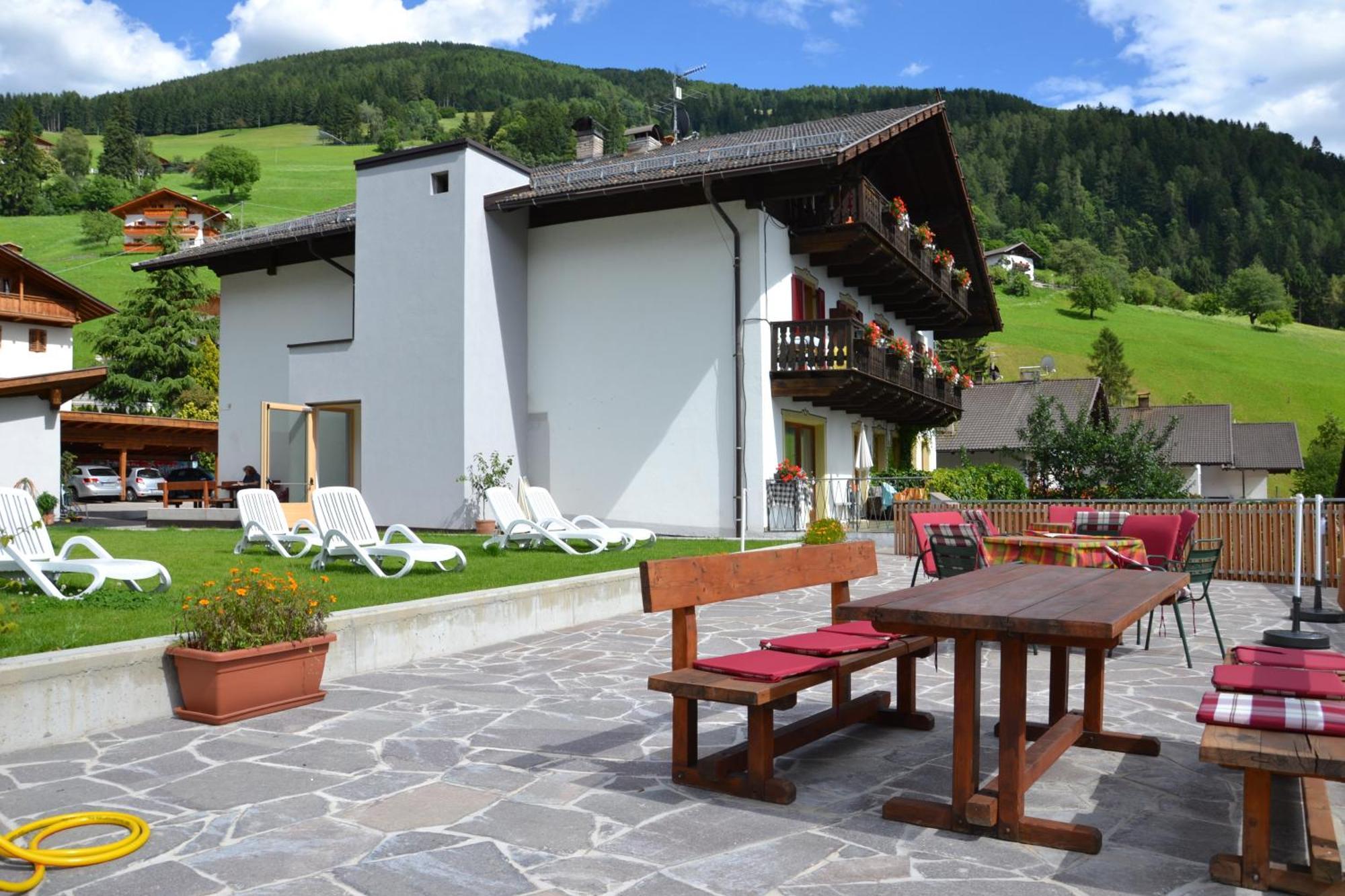 Pension Apartments Klotznerhof Schenna Dış mekan fotoğraf